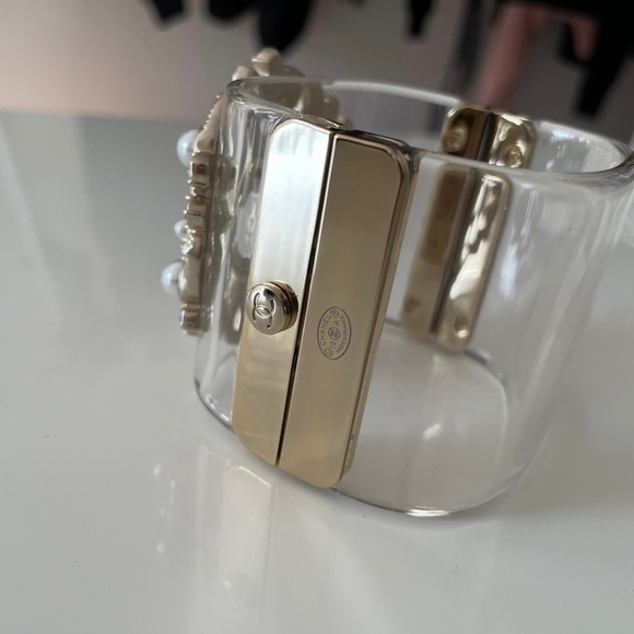 Authentic CHANEL CC Pearls and Blue cuff bracelet. - Picture 4 of 5